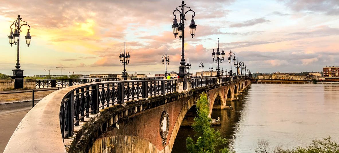 Bordeaux pont de pierre couché de soleil
